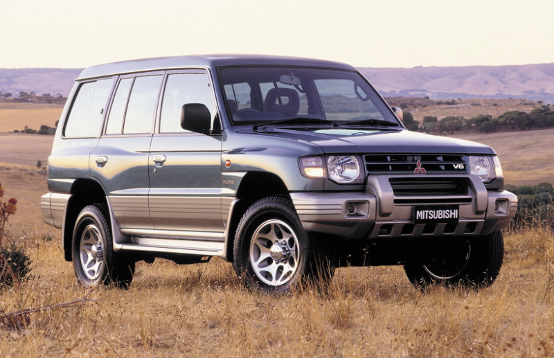 Внедорожник Mitsubishi Pajero второго поколения после рестайлинга 1997 года