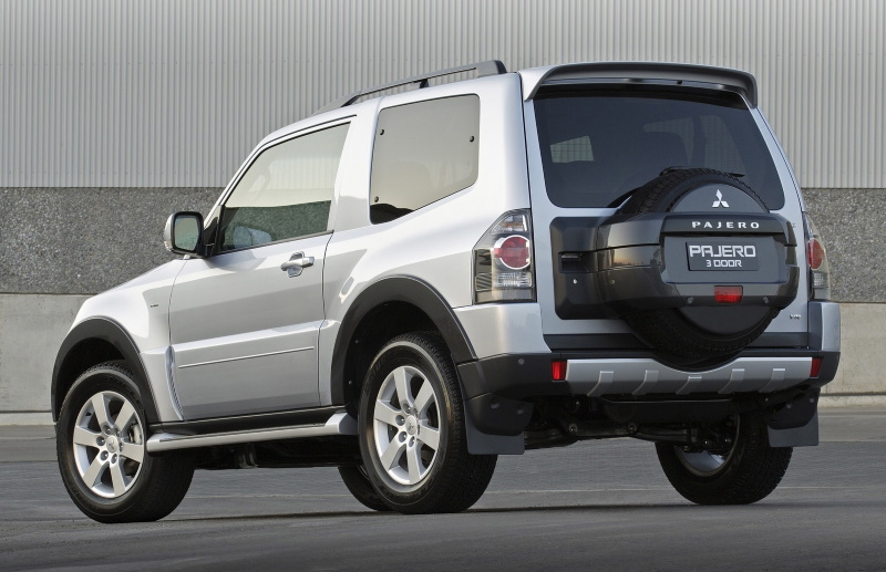 Внедорожник Mitsubishi Pajero четвёртого поколения