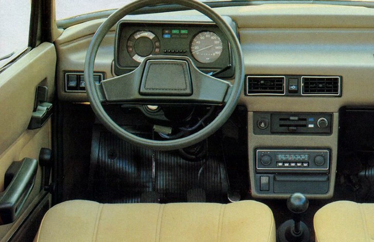 Интерьер седана «Москвич-2140SL», 1981–1988
