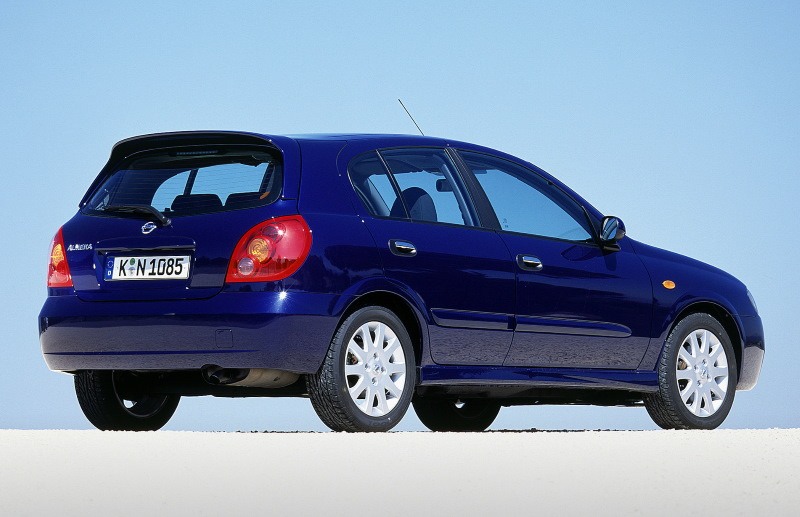 Хэтчбек Nissan Almera второго поколения