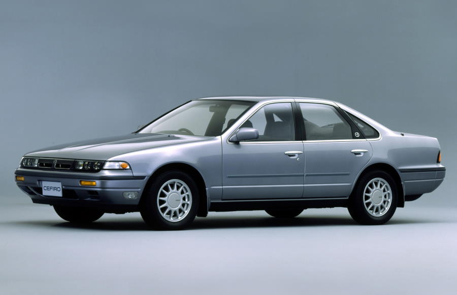 Седан Nissan Cefiro первого поколения