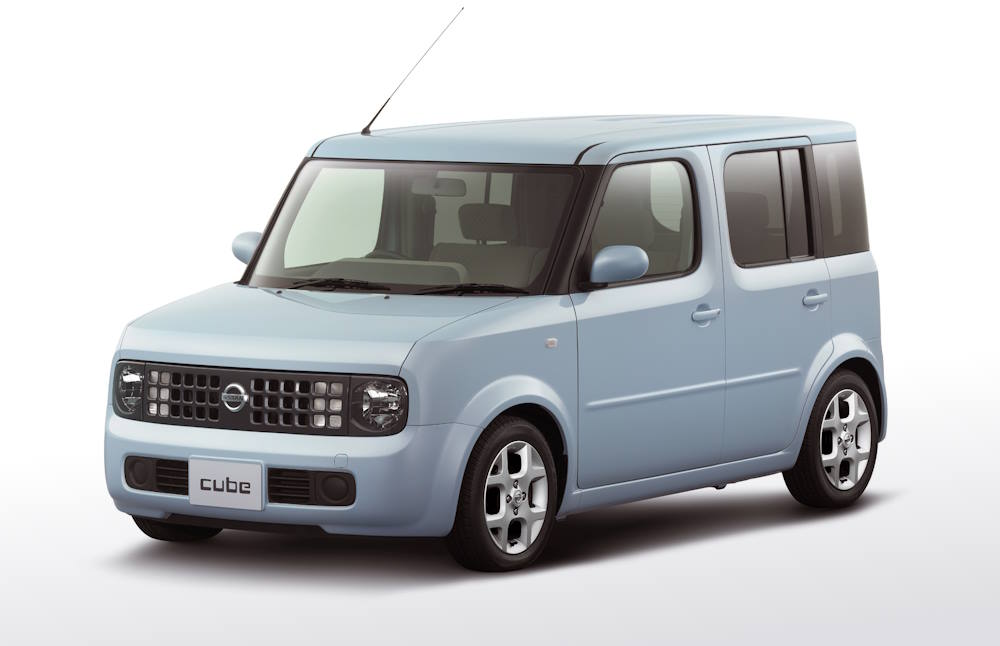 Хэтчбек Nissan Cube второго поколения