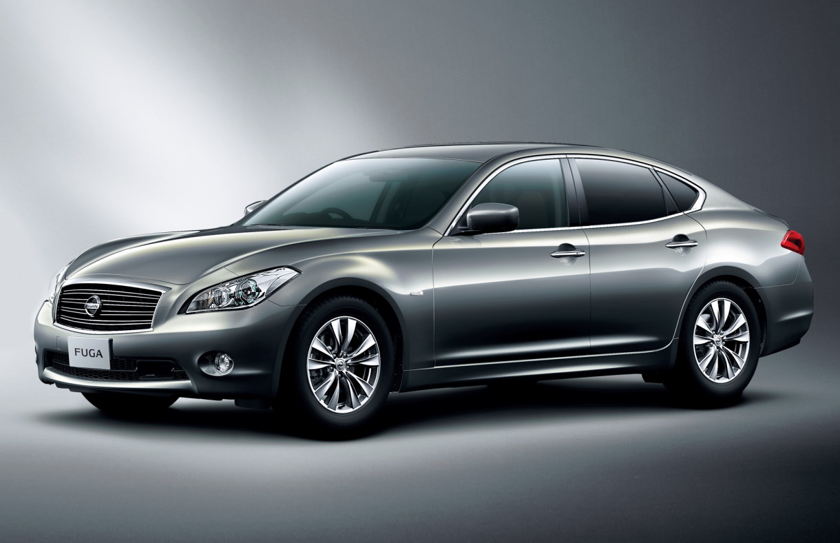 Седан Nissan Fuga второго поколения