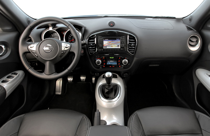 Интерьер кроссовера Nissan Juke, 2010–2014