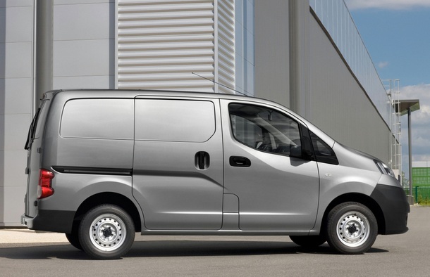 ������ Nissan NV200