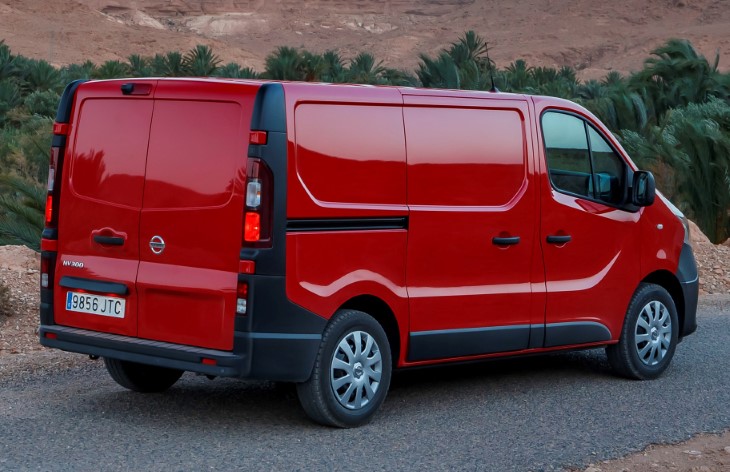������ Nissan NV300
