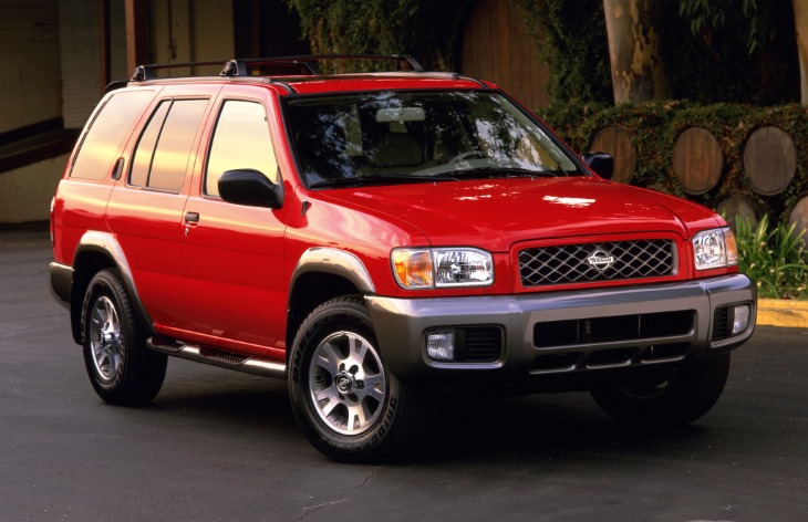 Внедорожник Nissan Pathfinder второго поколения (R50) после рестайлинга, 2000–2004