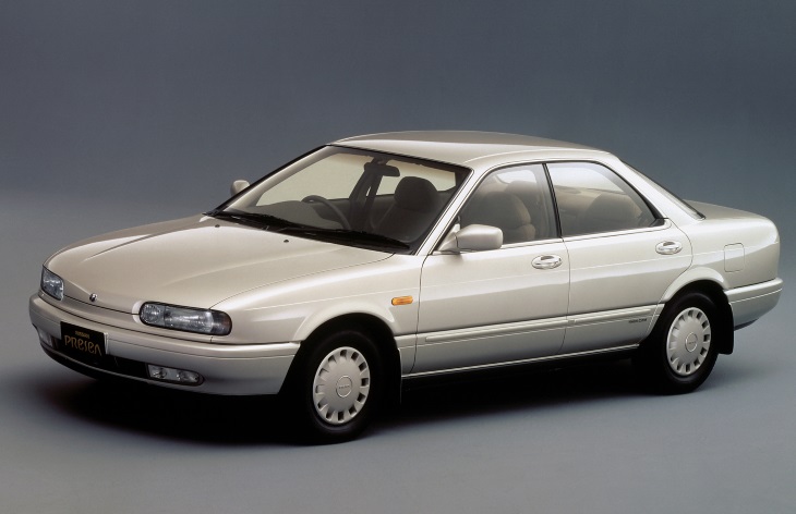 Седан Nissan Presea первого поколения