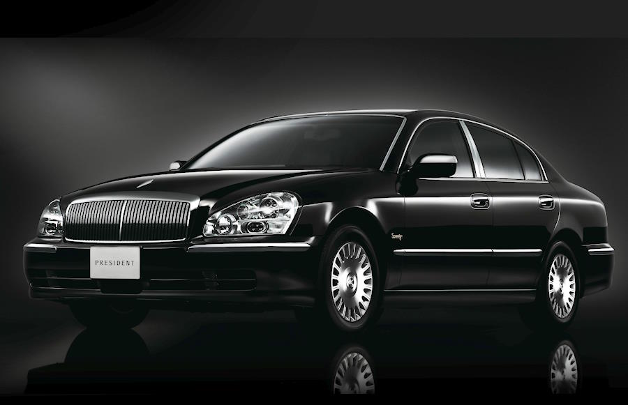 Седан Nissan President четвёртого поколения