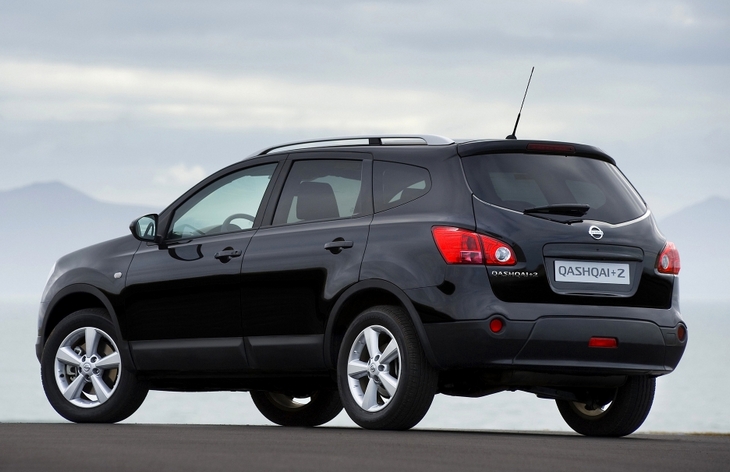 Кроссовер Nissan Qashqai +2 первого поколения, 2007–2010