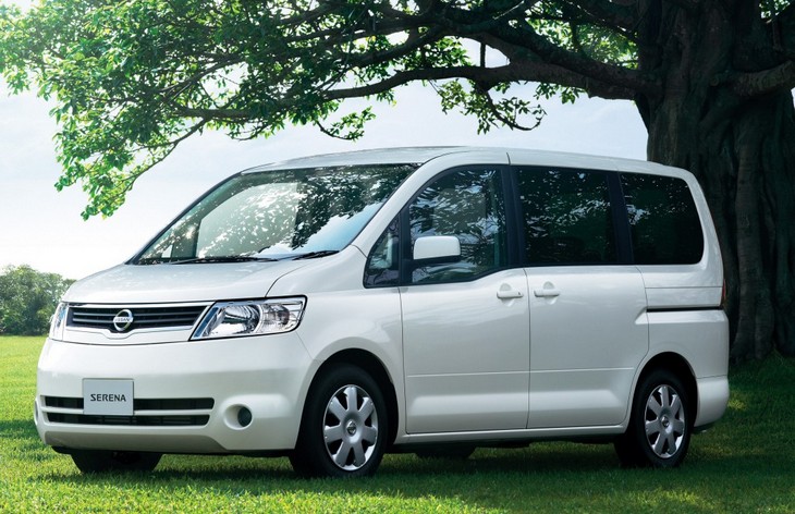 Минивэн Nissan Serena третьего поколения (2005-2008)