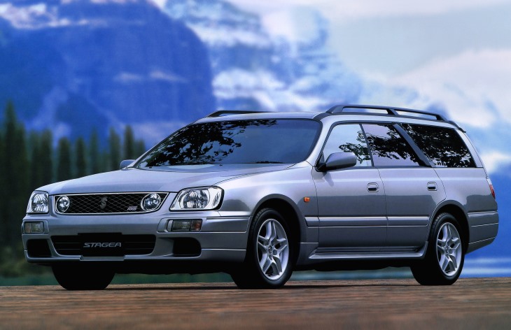 Универсал Nissan Stagea первого поколения