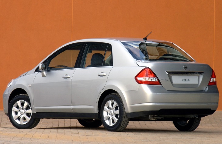 Седан Nissan Tiida первого поколения, 2007–2014
