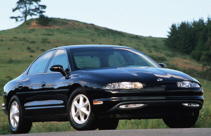 Седан Oldsmobile Aurora первого поколения, 1994–1999