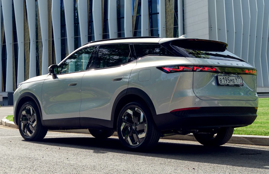 ��������� Omoda C7