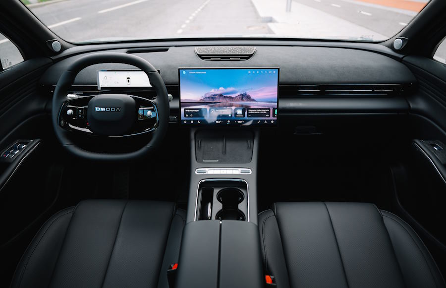 ����� ��������� Omoda C7