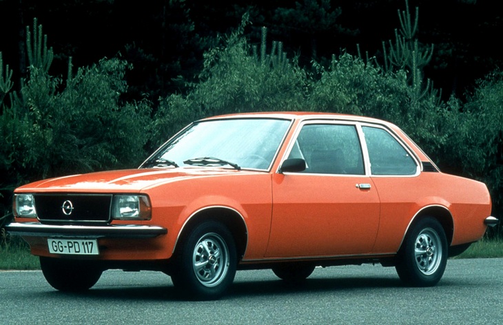 Двухдверный седан Opel Ascona В второго поколения, 1975–1981