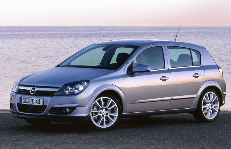 Пятидверный хэтчбек Opel Astra третьего поколения