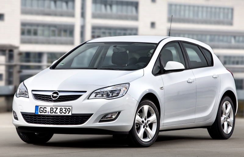 Пятидверный хэтчбек Opel Astra четвёртого поколения