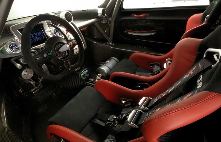 Интерьер купе Pagani Zonda R, 2009–2010