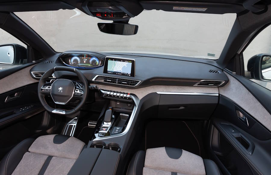 Салон кроссовера Peugeot 3008