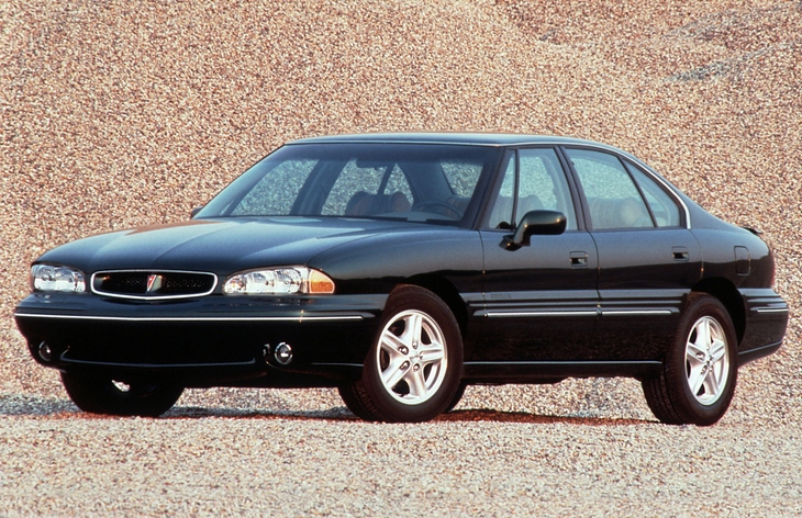 Седан Pontiac Bonneville девятого поколения, 1992–1999
