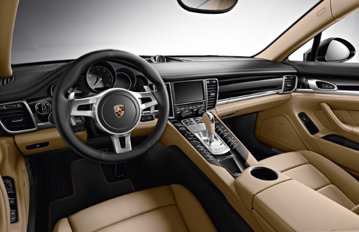 Интерьер хэтчбека Porsche Panamera после рестайлинга, 2013–2016