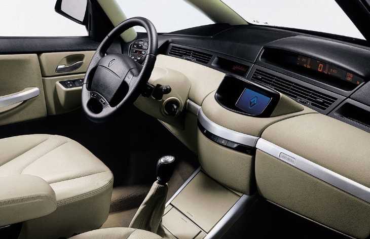 Интерьер минивэна Renault Avantime