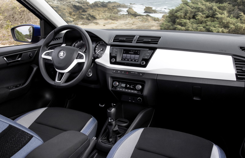 Салон автомобиля Skoda Fabia третьего поколения