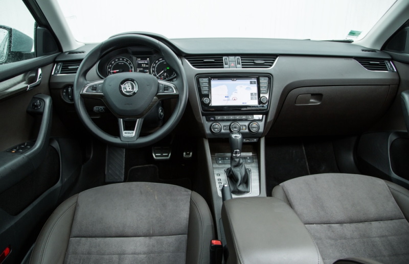 Салон лифтбека Skoda Octavia