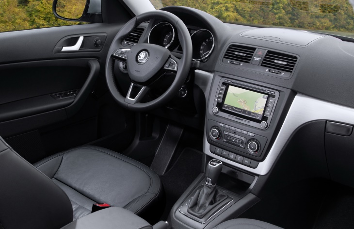 Интерьер кроссовера Skoda Yeti после рестайлинга 2013 года
