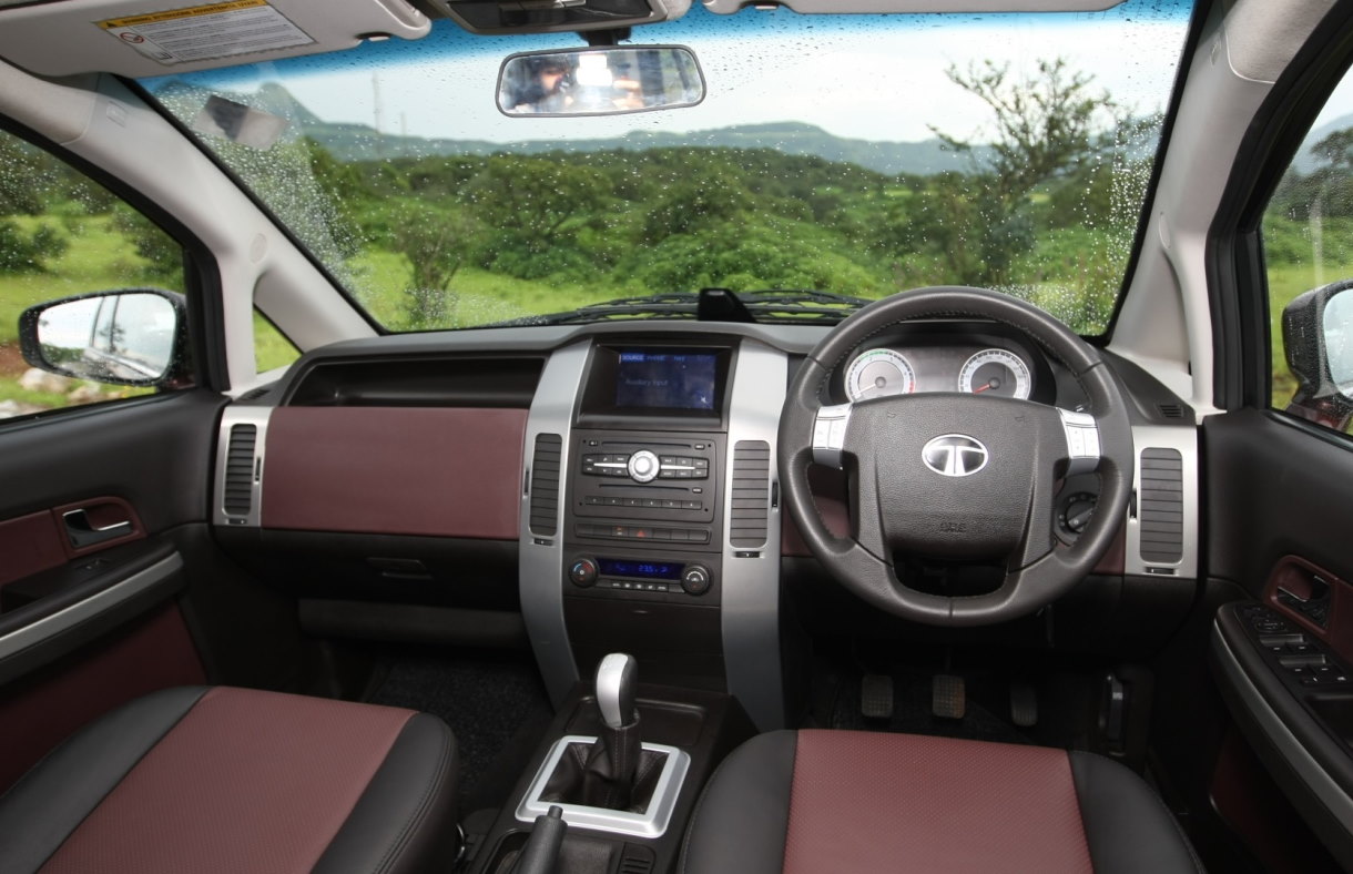 Салон кроссовера Tata Aria