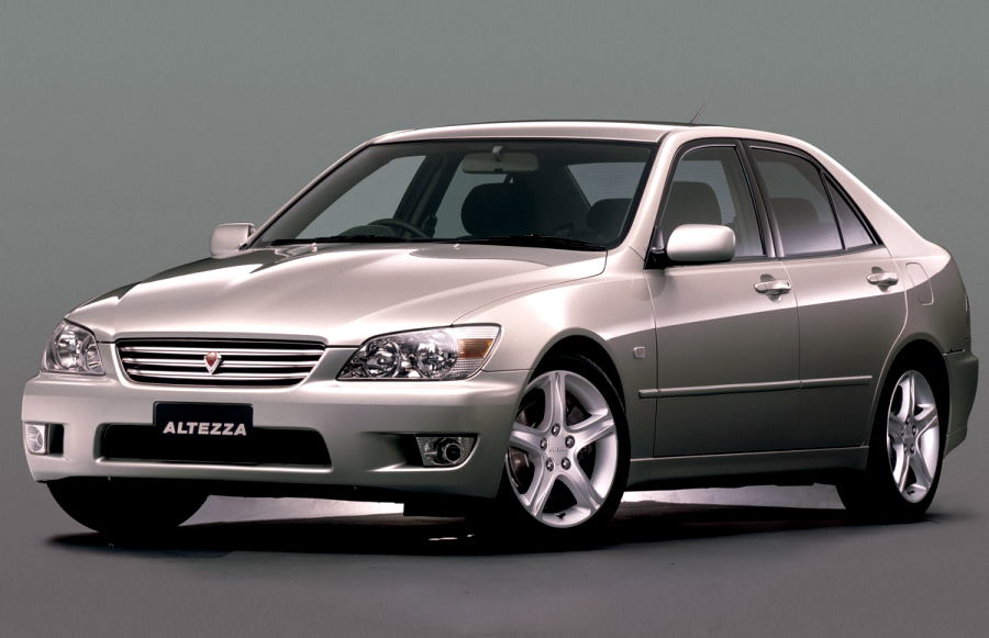 Седан Toyota Altezza