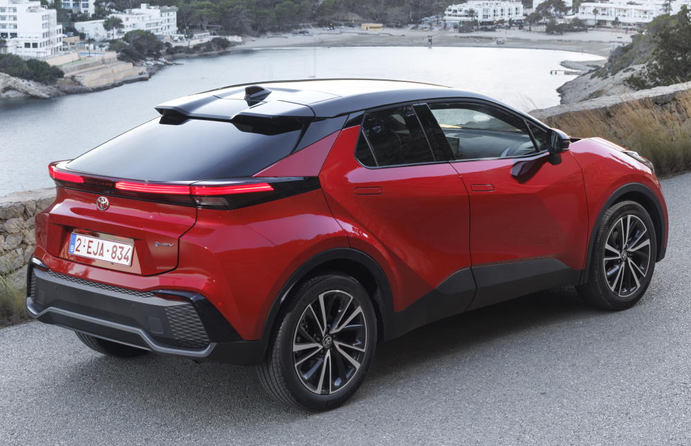 ��������� Toyota C-HR