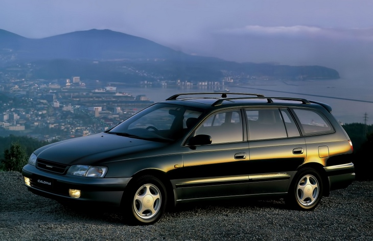Универсал Toyota Caldina первого поколения (1992-1997)