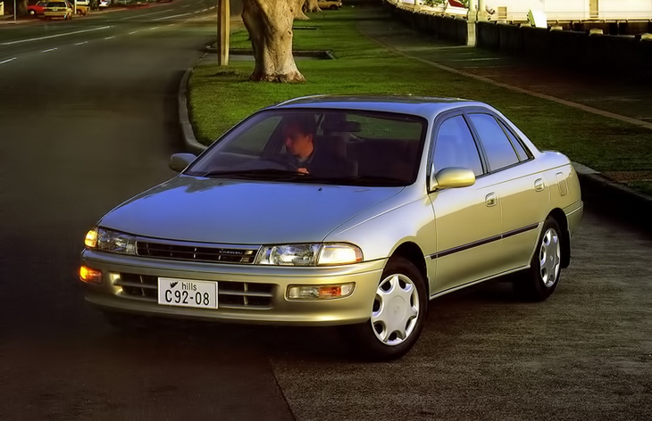 Седан Toyota Carina шестого поколения (1992-1996)