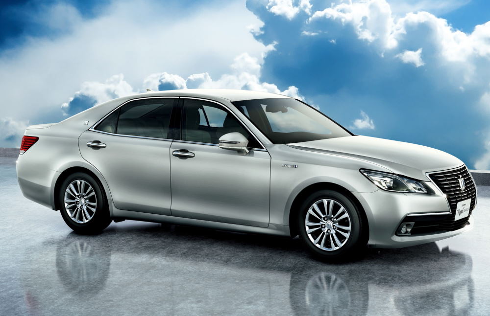Седан Toyota Crown Royal (S210)
