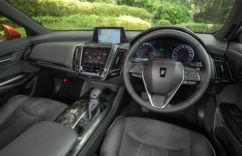 Салон седана Toyota Crown (S220)