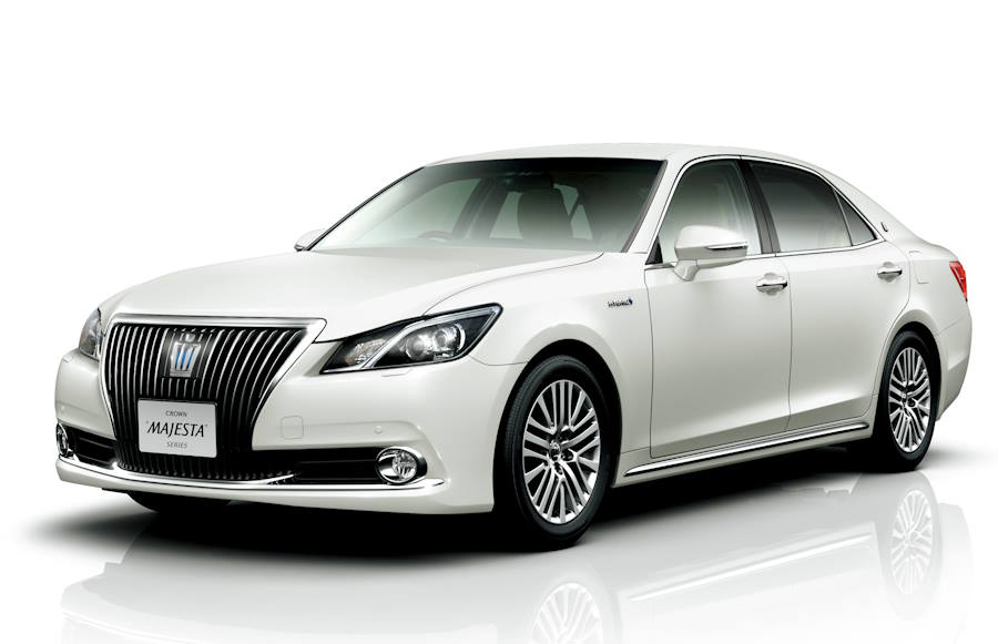 Седан Toyota Crown Majesta шестого поколения