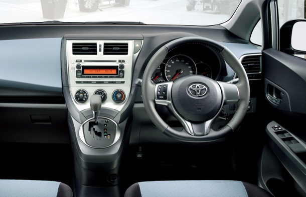 �������� �������� Toyota Ractis ������� ���������
