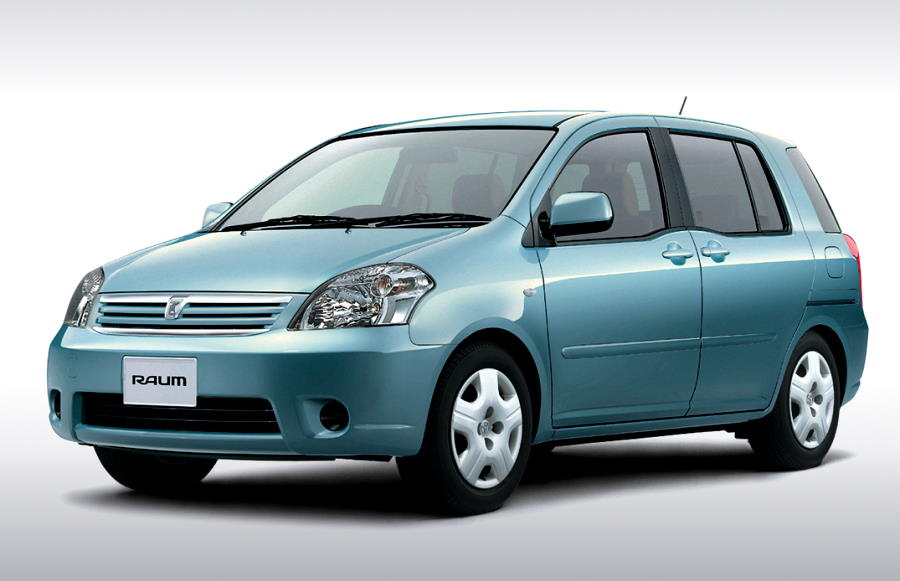 Минивэн Toyota Raum второго поколения