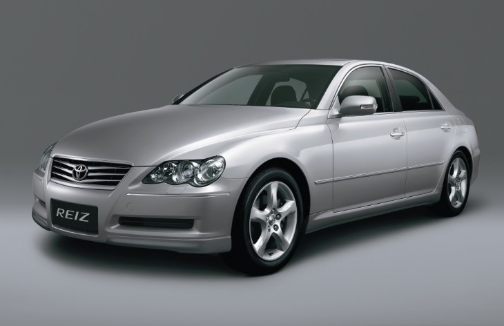 Седан Toyota Reiz первого поколения, 2005–2009