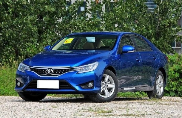 Седан Toyota Reiz