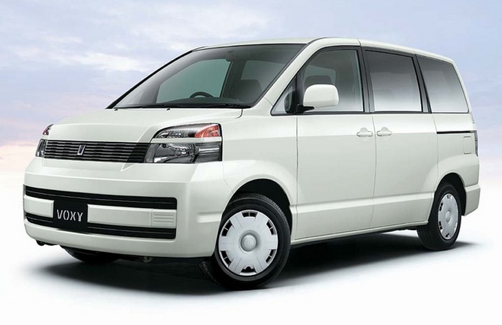 ������� Toyota Voxy ������� ���������, 2001�2007