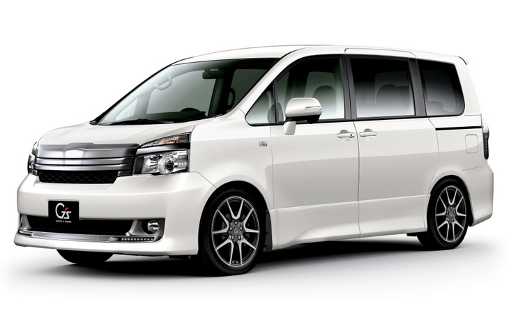 ������� Toyota Voxy ������� ���������, 2007�2013