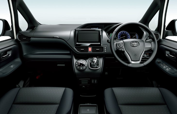 �������� �������� Toyota Voxy