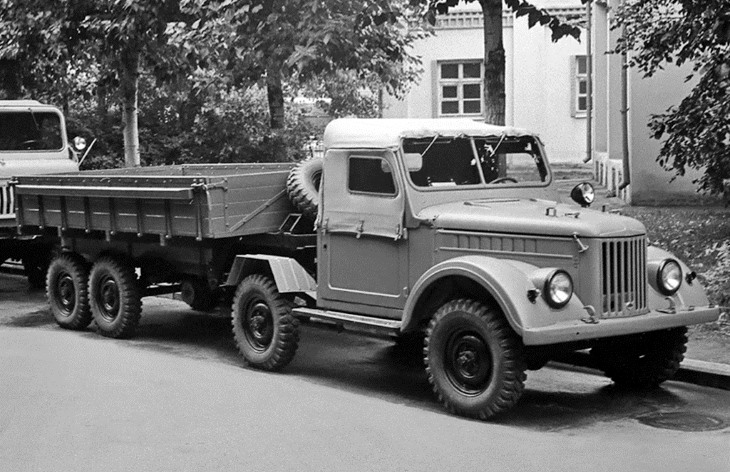Автомобиль УАЗ-456