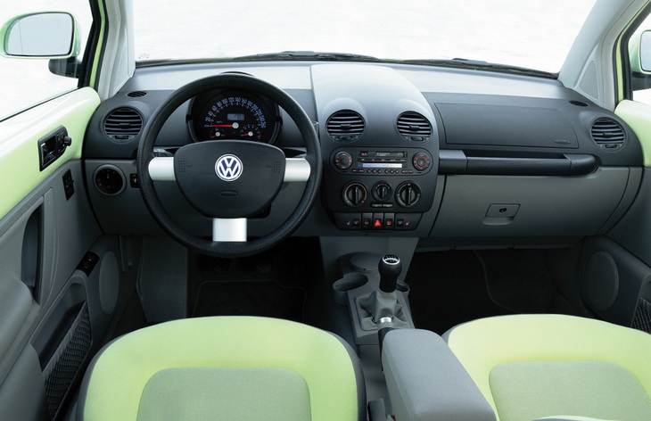 Интерьер хэтчбека Volkwagen New Beetle, 1998–2010