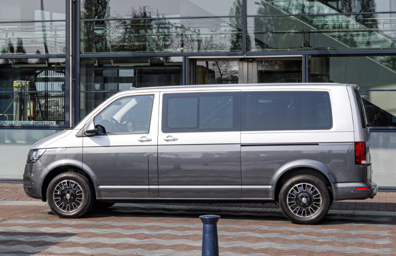 ������������ Volkswagen Caravelle