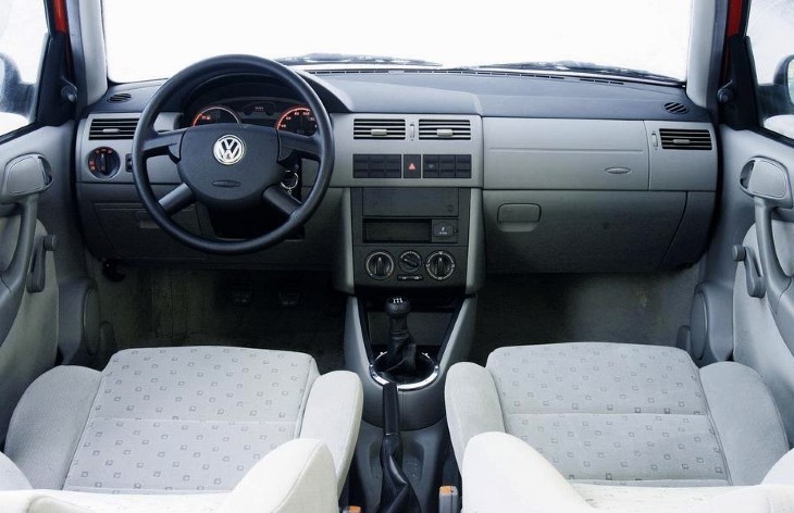Интерьер хэтчбека Volkswagen Pointer, 2004-2006